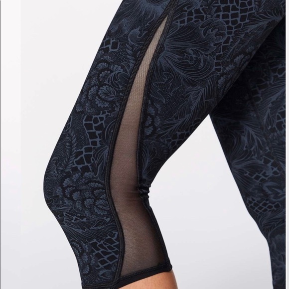 Lululemon CAPRI SIZE 4 LIKE NEW - Picture 2 of 9